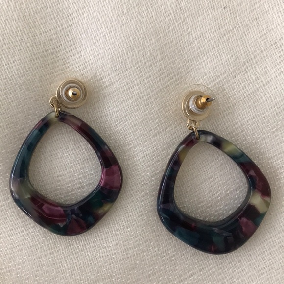 Faux Tortoise Cuff Bracelet & Resin Drop Earrings - Picture 6 of 8